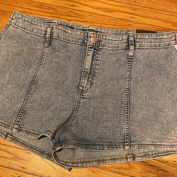 Super high rise shorts - Picture 2 of 5